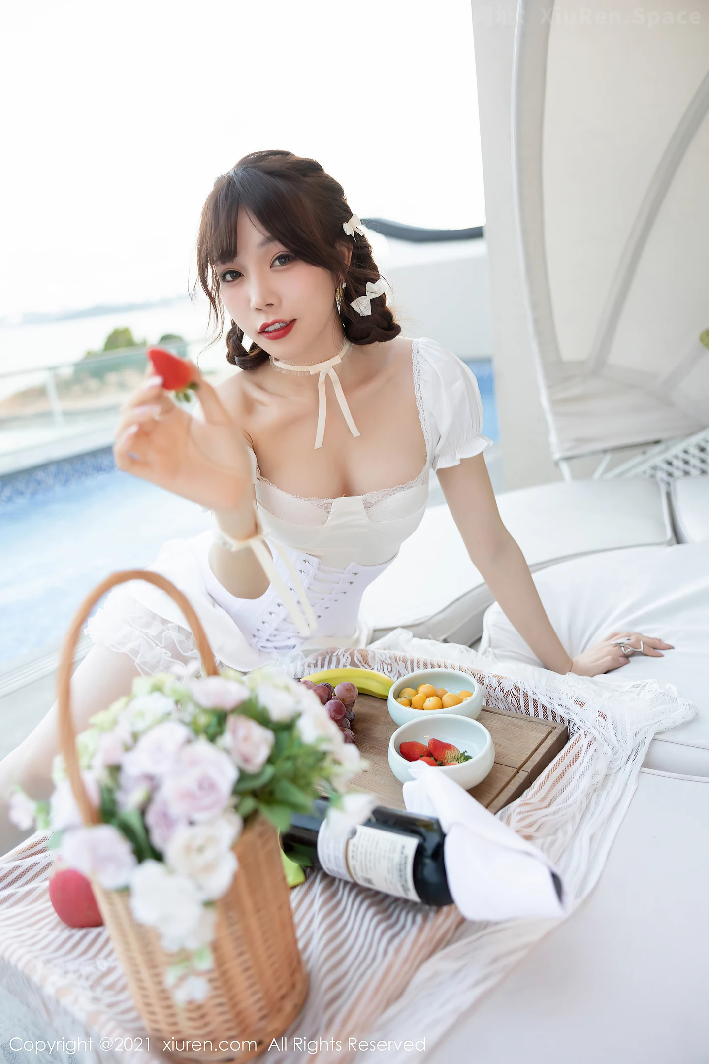 图片[5]-[XiuRen秀人网]VOL.3998 女神芝芝Booty深圳旅拍泳池边白色薄纱服饰配开档肉丝诱惑写真62P-秀人网官方网站